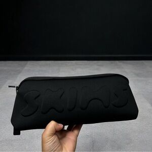 SKIMS Black Onyx Neoprene Clutch Zip Pouch Cosmetic Bag Travel Bag Staple
